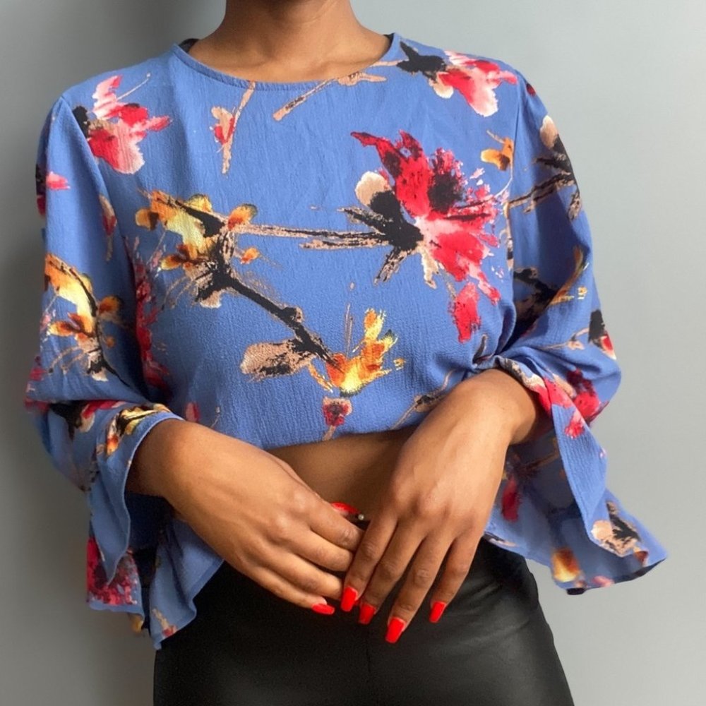 Faith & Joy Floral Bell Sleeve Blouse✨